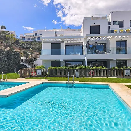 Casa Banderas Garden Level Pool Front Apartment *